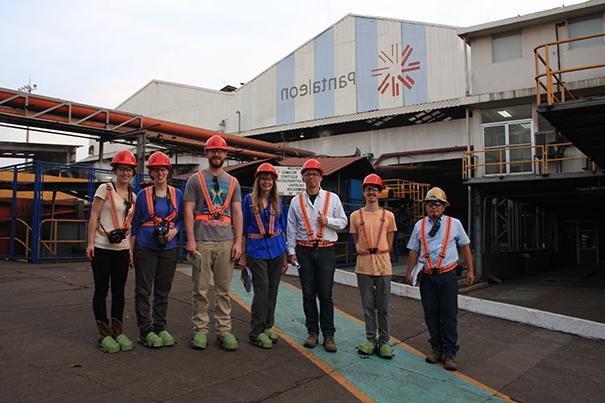 Team on site at 糖厂 在危地马拉.