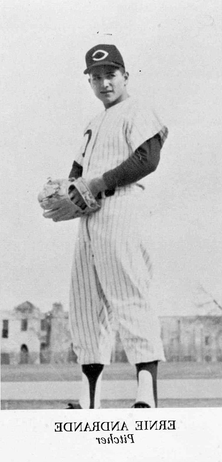 Ernia 兰格 as pitcher for the UNC Bears Baseball team.